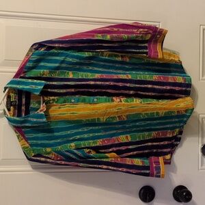 Access Your Fashionista with the Vibrant EUC Lauren Ralph Lauren Vintage Top